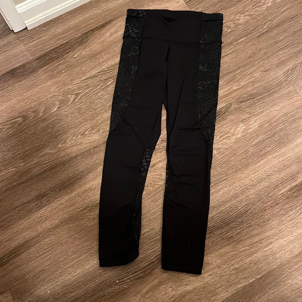 Lululemon wunder under legging mesh pattern side